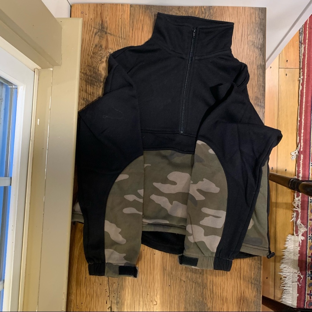 Cropped camo crew neck